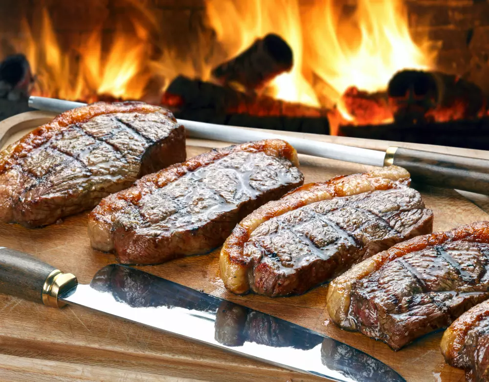 Carne para churrasco harmonizada com vinho tinto